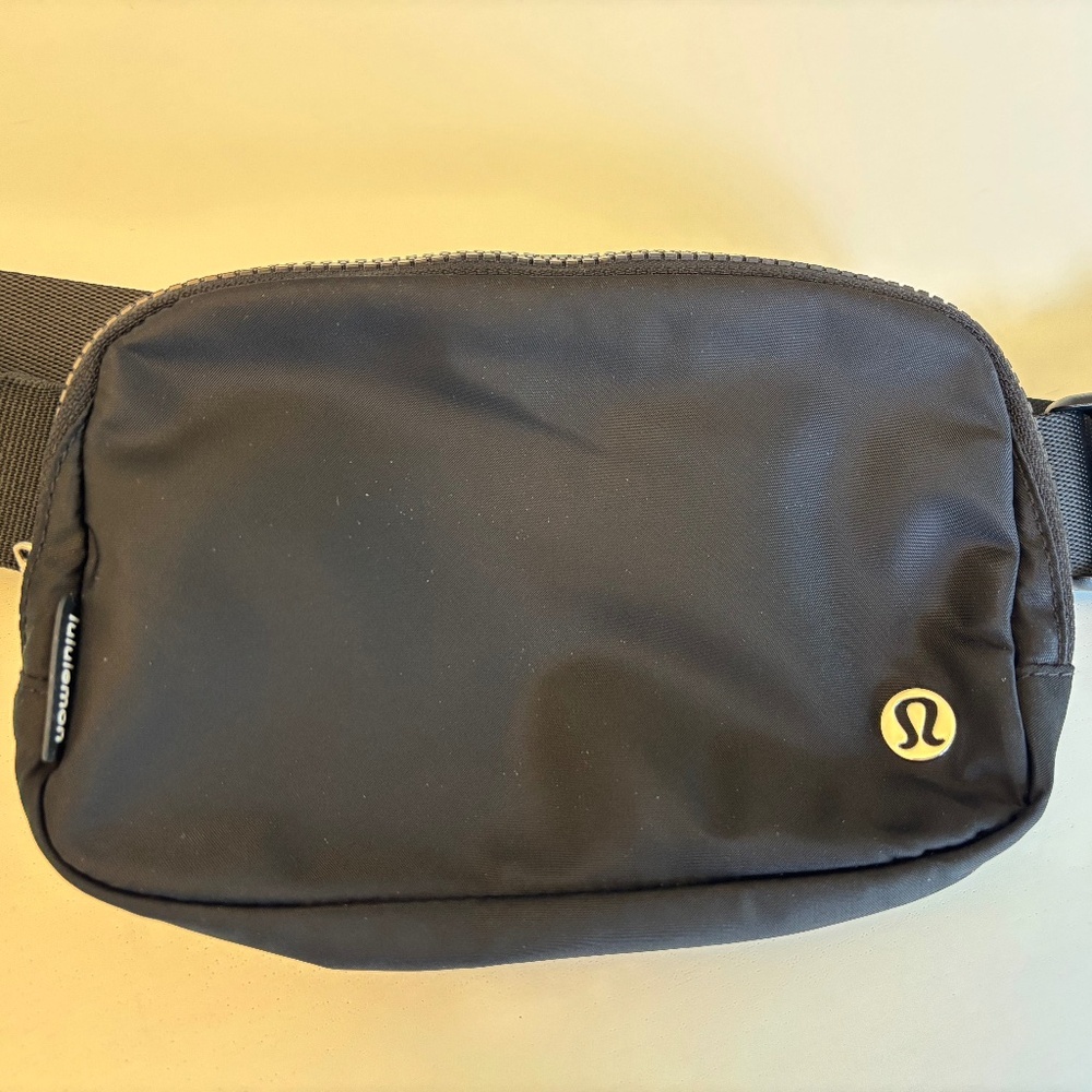 Lululemon Everywhere Belt Bag 1L